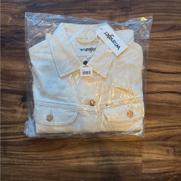 Wrangler White Denim Jacket with Navy Lettering - Picture 4 of 5